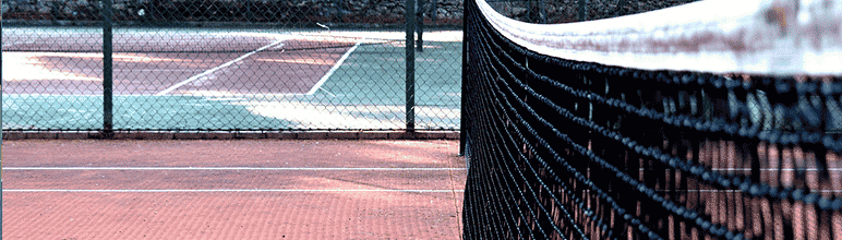 quadra de condomínio para tênis.