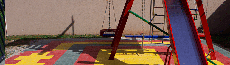 Piso colorido para playground.