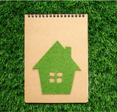 Uma casa verde representando o selo de construção sustentável