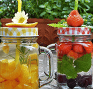 Água saborizada com frutas.