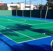 Piso modular esportivo, reutilizando garrafas PET.