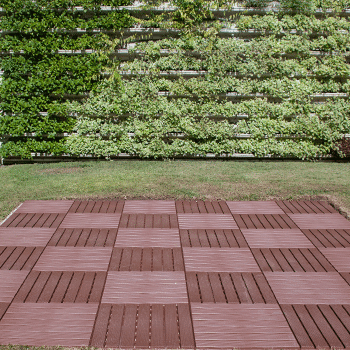 deck modular em jardim